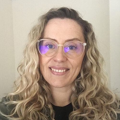 A portrait of the author Nora Valters